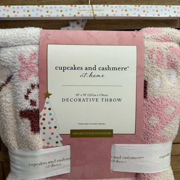 NWT Cupcakes and Cashmere Pink White Viral Snowman Throw Christmas - Picture 6 of 8